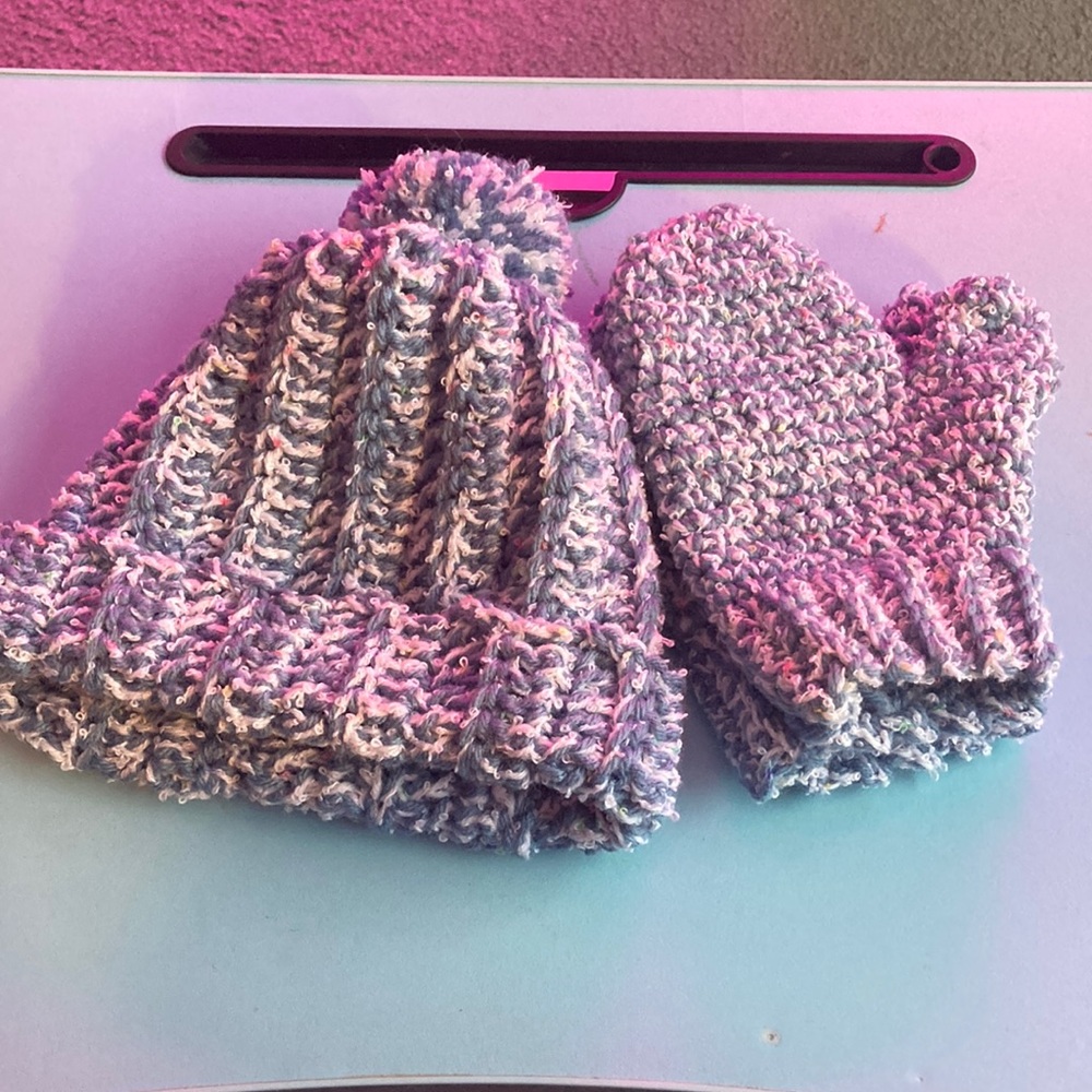 Hand crochet kids hat and mittens